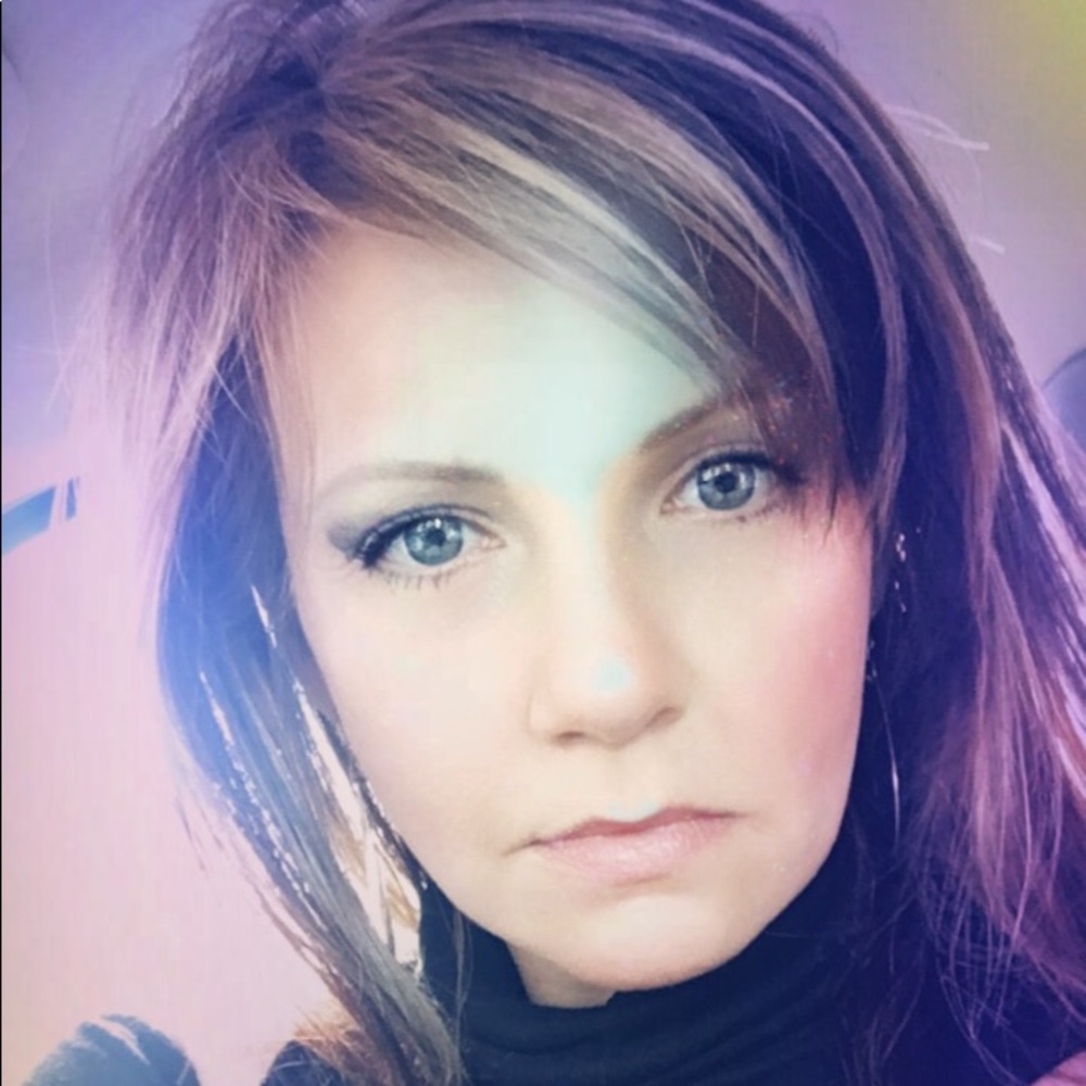 Meet your Posher, Courtney